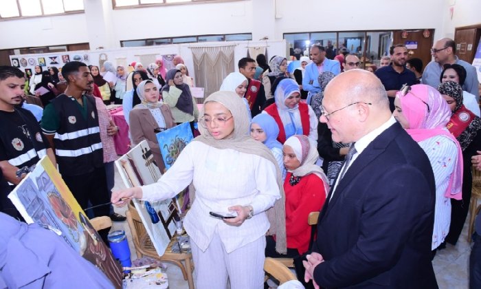 رئيس جامعة سوهاج يتفقد ورش تدريب «التربية النوعية» تمهيداً لأسبوع شباب الجامعات الـ14