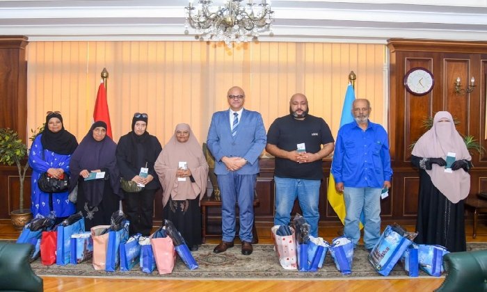 محافظة الإسكندرية تُسلم 6 رحلات عمرة لأسر شهيدين وأمهات مكافحات بدعم من صندوق «تحيا مصر»
