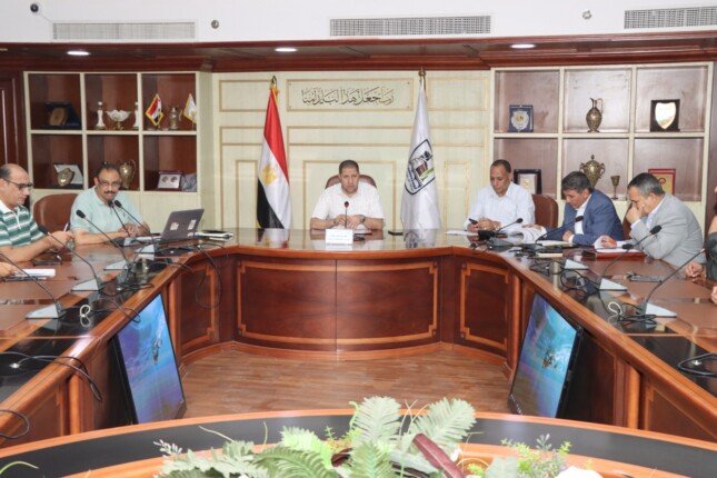 سكرتير بني سويف يستعرض مستجدات تنفيذ مبادرة «100 مليون شجرة»،