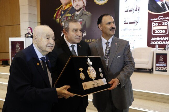 عصام شرف وطلال أبوغزالة من عمّان: السلام يبدأ من الإنسان ولا يكتمل دون عدالة