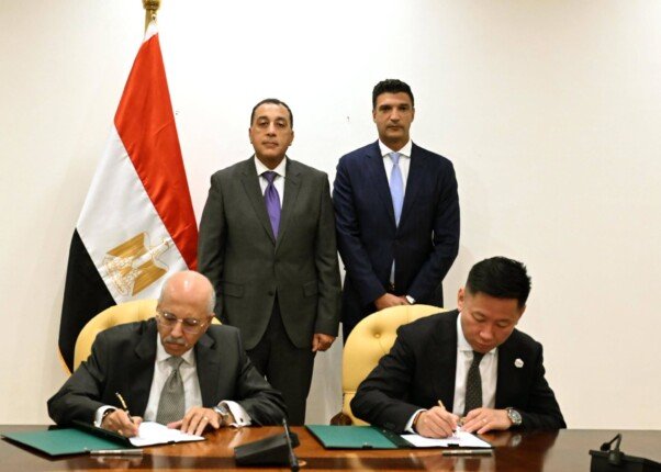 باستثمارات تتجاوز 2 مليار جنيه.. مدبولي يشهد توقيع عقد إنشاء مصنع لإنتاج البطاريات الكهربائية