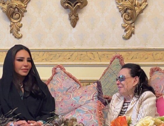 ظهور نادر لنجاة الصغيرة.. أحلام توثق لحظة خاصة مع الفنانة الكبيرة