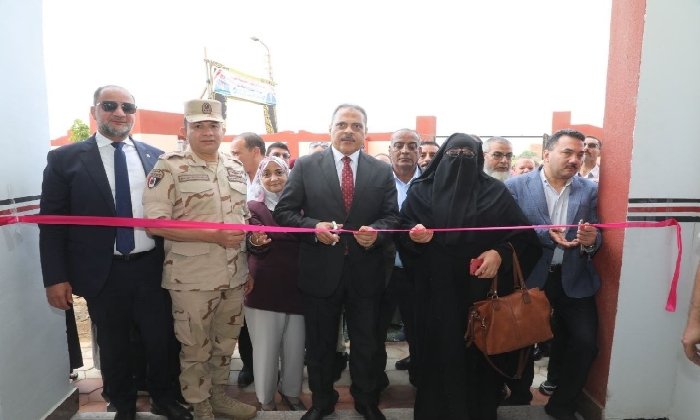 بمناسبة العيد القومي.. محافظ الشرقية يفتتح مدرستي «شوقي السيد عيسى» و«سميرة عبد العزيز» بههيا