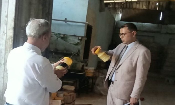 ضبط 2 طن زيوت طعام مجهولة المصدر داخل مصنعين غير مرخصين بالشرقية
