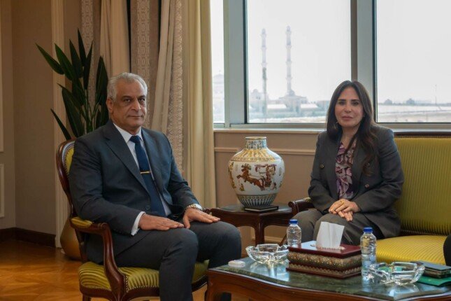 الإنتاج الحربي والإسكان يتابعان تنفيذ مشروعات «حياة كريمة»