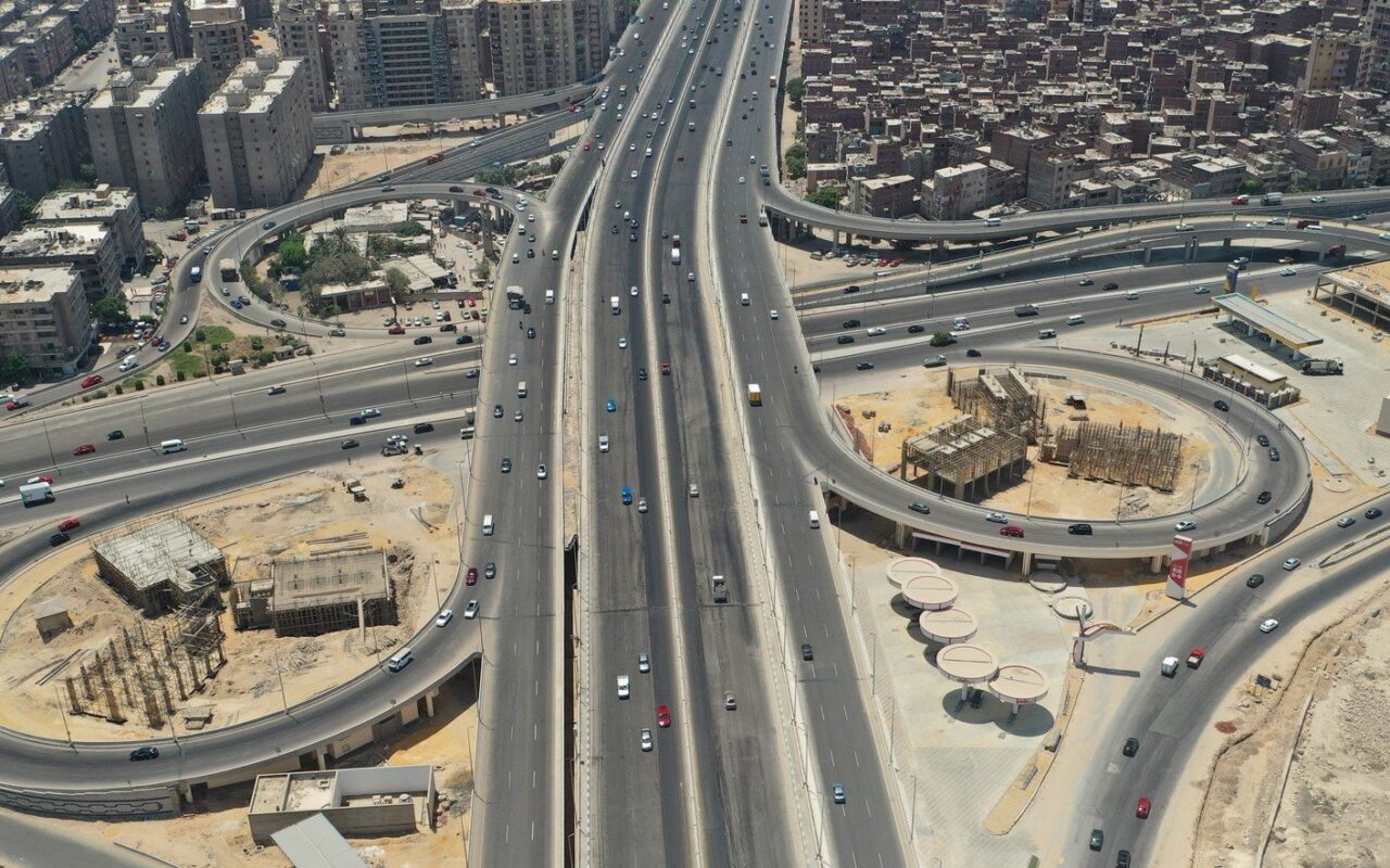 «النقل» تكشف تفاصيل توسعة الطريق الدائري من 4 إلى 8 حارات