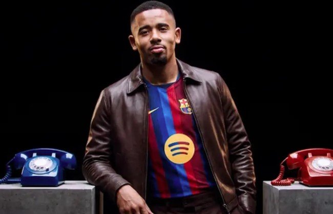 رسميًا.. برشلونة يعلن التعاقد مع جيسوس من آرسنال