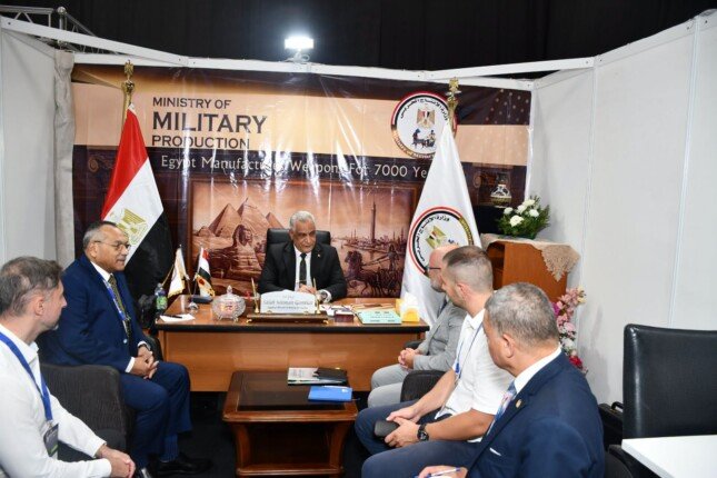 وزير الإنتاج الحربي يستقبل ممثلي عدد من الشركات بمعرض الدفاع الأول في البوسنة والهرسك