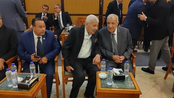 إبراهيم محلب يشارك في عزاء المستشار أحمد الزند وزير العدل الأسبق
