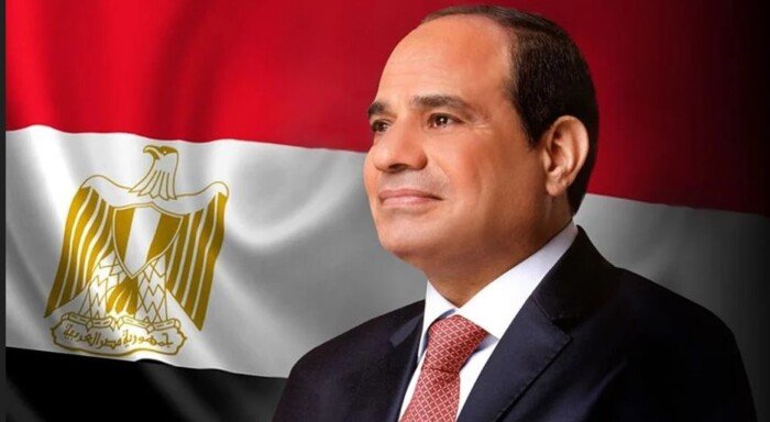 الرئيس السيسي يلتقط صورة تذكارية مع المشاركين في منتدى مصر للتعدين.. ويتفقد المتحف الجيولوجي