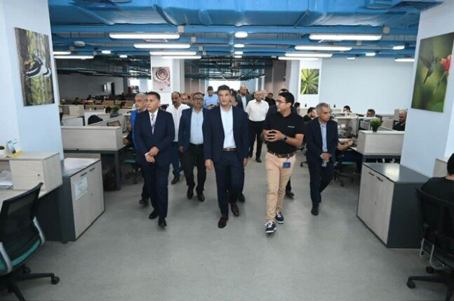 وزير الصناعة ومحافظ القليوبية يتفقدان مركز فوتون إكس للبحوث والتطوير ببنها