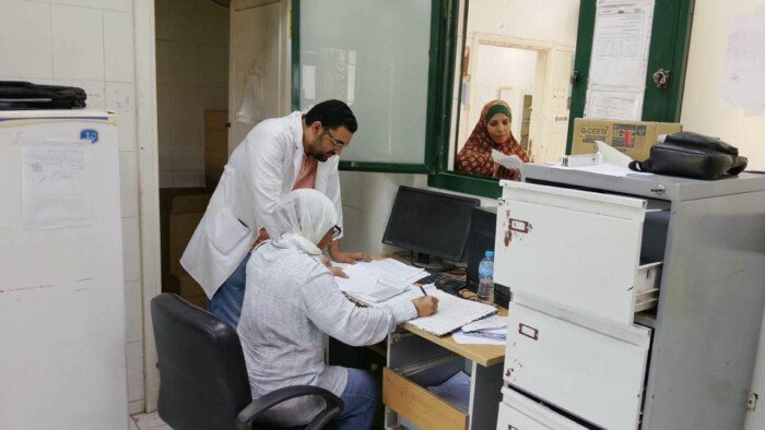 رصد مخالفات فنية وإدارية خلال جولة مفاجئة على وحدة شاويش الصحية بإهناسيا