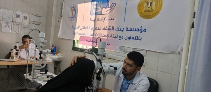 توقيع الكشف الطبي على 593 مواطنًا في أول أيام القافلة المجانية بالبداري في أسيوط