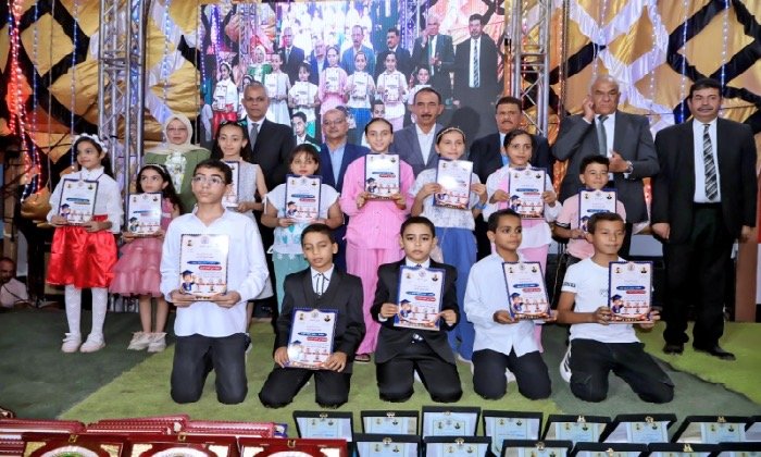 محافظ سوهاج يشهد حفل تكريم أوائل الطلبة بمدرسة الشهيد السايح بالمراغة