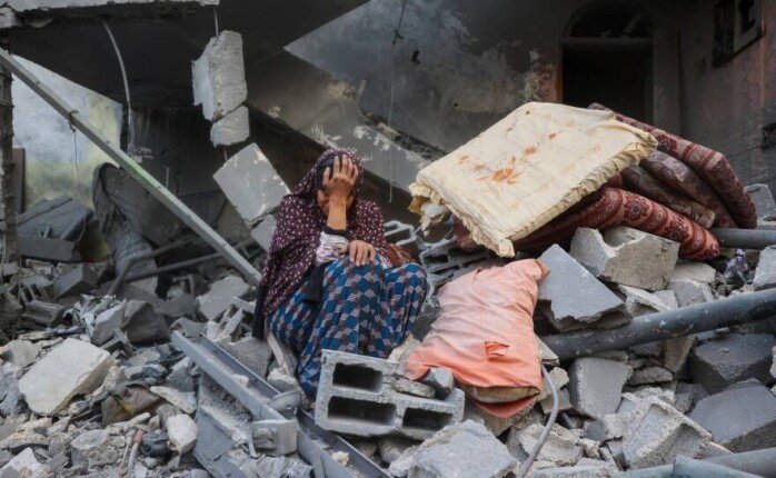 كارثة انهيار مبنى للنازحين بغزة.. 16 شهيدا و80 مفقودا وفرق الإنقاذ تواصل البحث