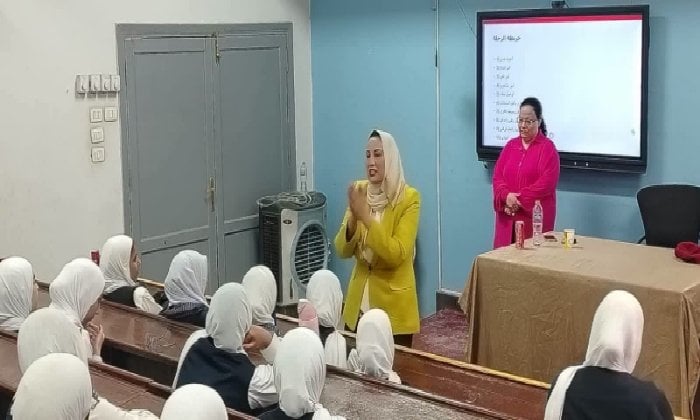 «كوني قائدة».. ندوة لتنمية المهارات القيادية لطالبات مدرسة أسوان الثانوية بنات