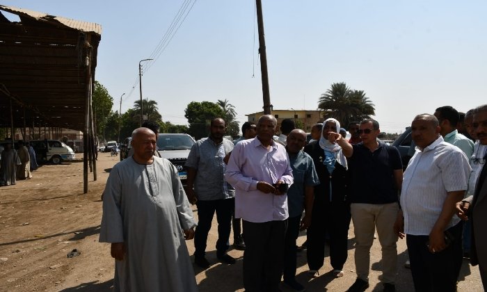 محافظ أسوان يستمع لمطالب أهالي إدفو.. توجيهات بسرعة التعامل مع الشكاوى وتحسين مستوى الخدمات
