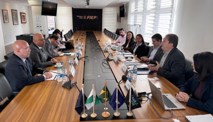 اقتصادية قناة السويس تستعرض فرص التعاون اللوجستية بالموانئ بولاية بارانا البرازيلية