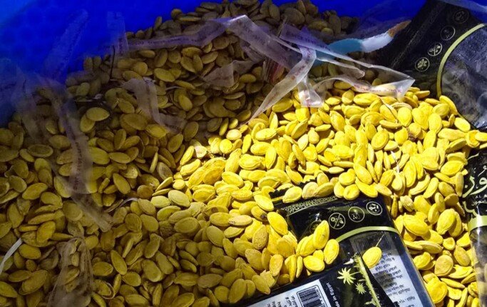 ضبط طن لب سوبر مغشوش بألوان صناعية غير مصرح بها داخل مصنع أغذية بالقليوبية