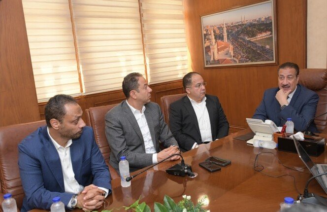 محافظ بورسعيد يبحث مقترحات تطوير المناطق السكنية