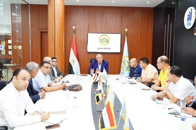 محافظ مطروح يوجّه بتكثيف الرقابة وضبط الأسعار والاستعداد للعام الدراسي الجديد