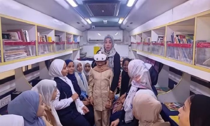 المكتبة المتنقلة تواصل جولاتها الثقافية بمعهدي أبو بكر الصديق وفتيات رشدي فكار بأبوتشت