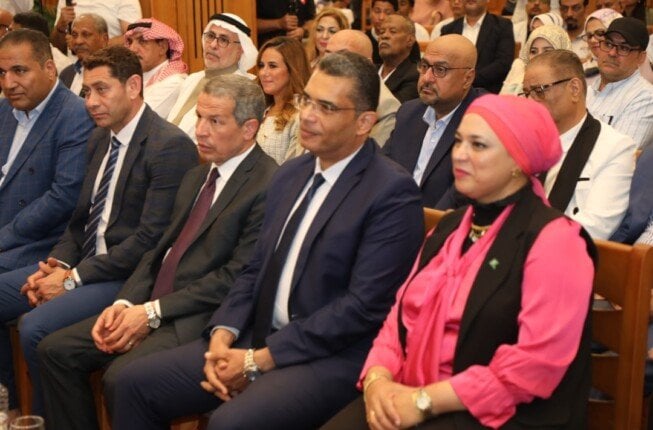 محافظ البحر الأحمر يدعم رسالة الفن في بناء الوعي