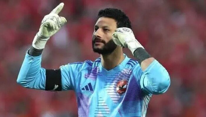 شوبير يكشف سبب تجديد الأهلي عقد محمد الشناوي حتى 2028