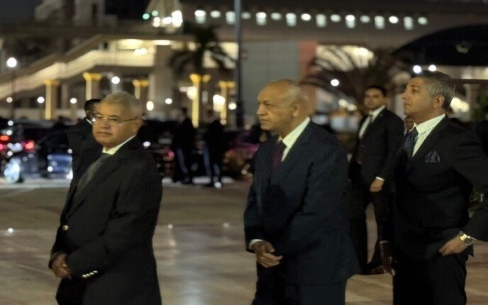 مصطفى بكري يقدم واجب العزاء في المستشار أحمد الزند