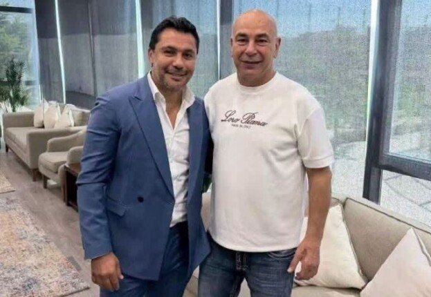 «لم يأخذ أكثر من 30 ثانية».. أحمد حسن يكشف كواليس الصلح مع حسام حسن