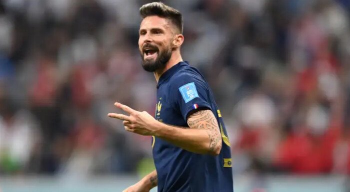 أوليفيه جيرو يلمح إلى اعتزال كرة القدم بنهاية الموسم