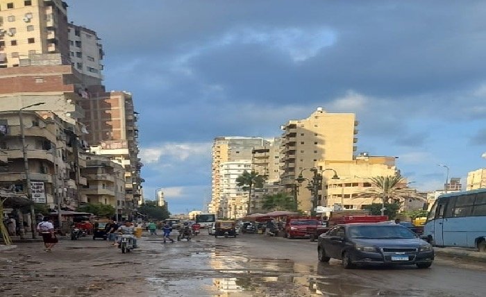 أمطار متوسطة تضرب أبوقير بالإسكندرية.. والأرصاد تحذر من طقس ممطر ورعدي مساءً