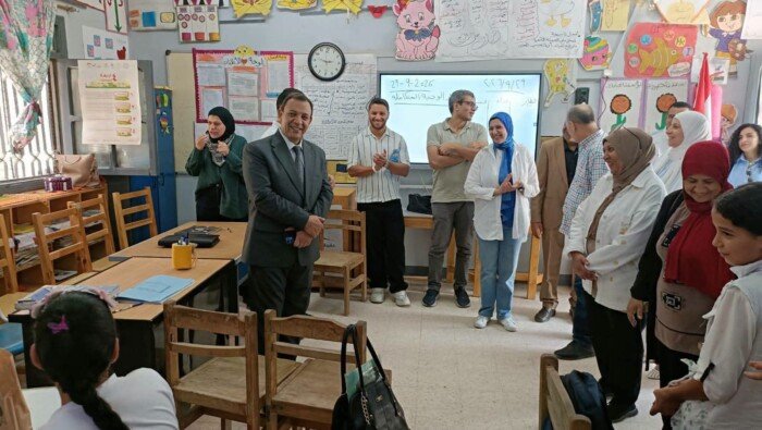 مدير تعليم بني سويف يفحص السجلات ويتابع المدارس ميدانياً بمركزي «بني سويف وناصر»