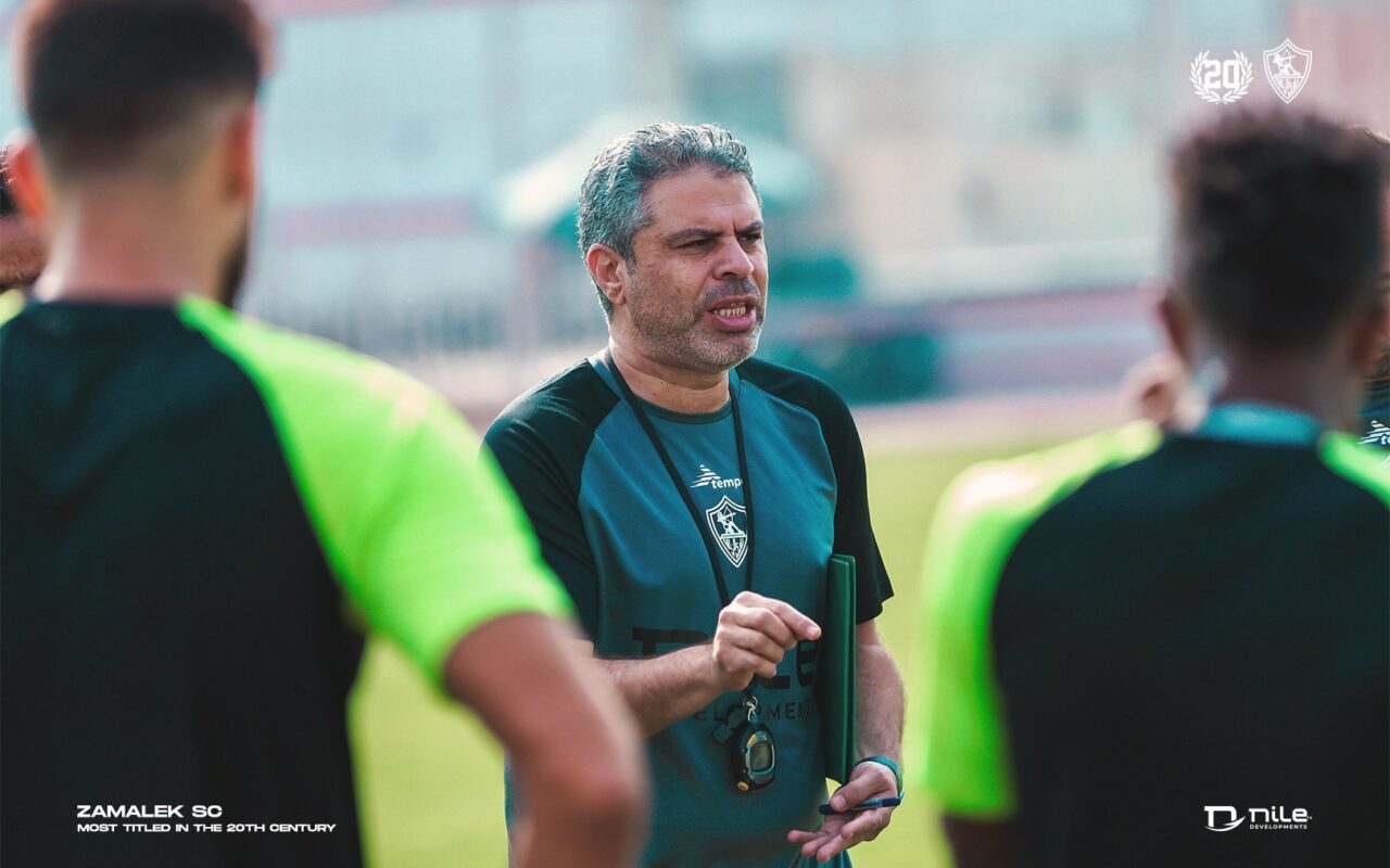 معتمد جمال يوجه التعليمات الأخيرة للاعبي الزمالك قبل مواجهة غزل المحلة