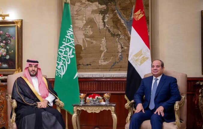 ولي العهد السعودي يشيد بمواقف مصر في دعم الاستقرار والسلام الإقليميين