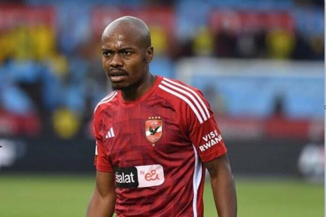 الزمالك يفاوض بيرسي تاو لتعويض رحيل بيزيرا.. وشرط وحيد يحسم الصفقة