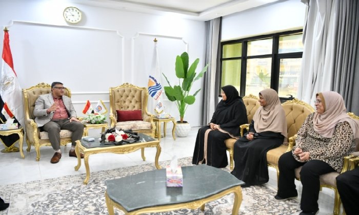 محافظ قنا يلتقي 5 فائزات برحلات عمرة مجانية مقدمة من صندوق تحيا مصر
