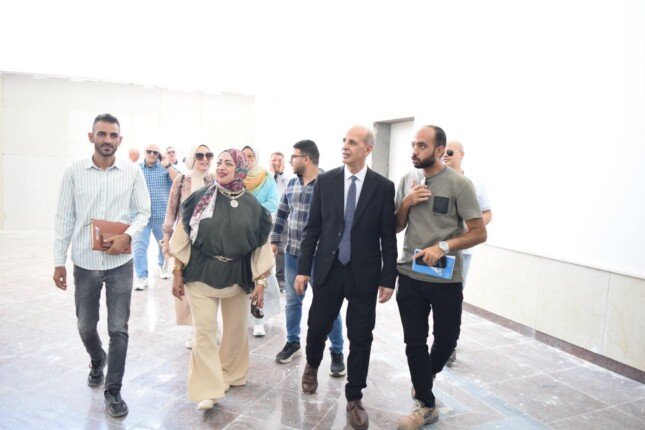 رئيس جامعة بني سويف يتفقد المبنى الجديد لكلية العلوم بشرق النيل