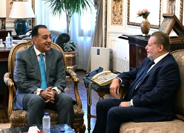 مدبولي يستعرض مع محافظ البنك المركزي جهود خفض التضخم وزيادة التدفقات الدولارية