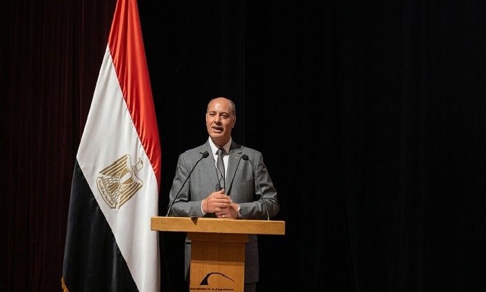 مدير تعليم الإسكندرية: المدرسة مجتمع مصغر لمصر.. والتعليم يتجاوز المعرفة إلى بناء الهوية الوطنية