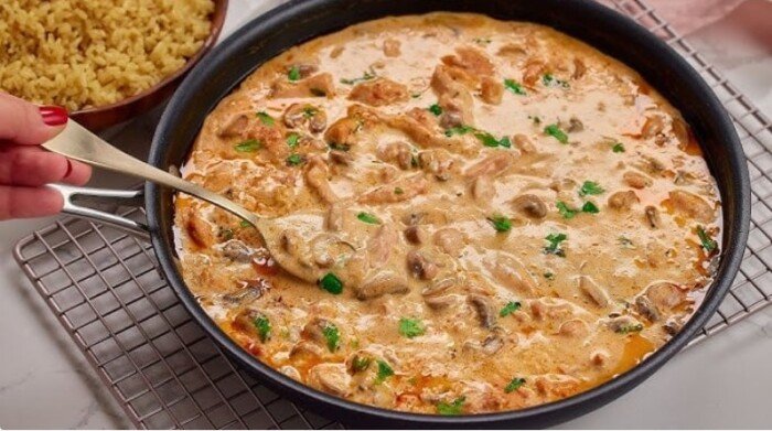 زي المطاعم.. طريقة عمل بيكاتا الدجاج بالمشروم في المنزل