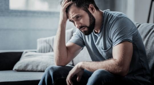 علامات تكشف تأثير الصدمات النفسية على حياتك وعلاقاتك اليومية