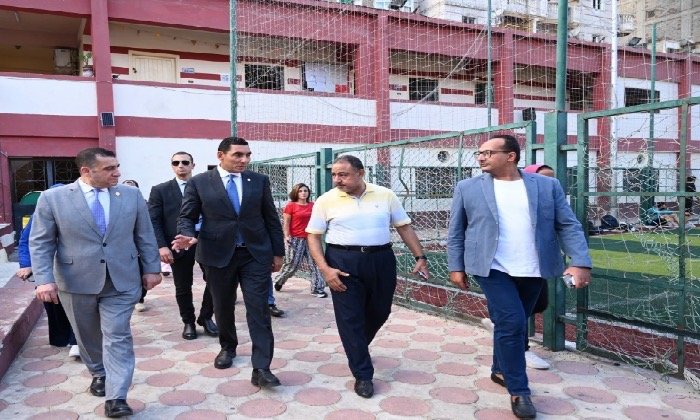 وزير الشباب يتفقد جاهزية المنشآت الرياضية بمركز شباب الحرية بالإسكندرية