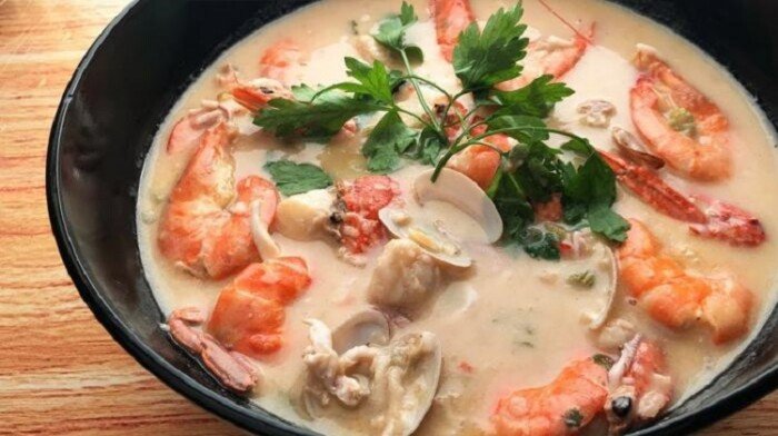 بخطوات بسيطة.. طريقة تحضير شوربة السي فود بالبطاطس