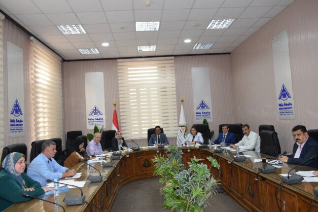رئيس جامعة بنها يستعرض خطة الاستعدادات للعام الدراسي الجديد