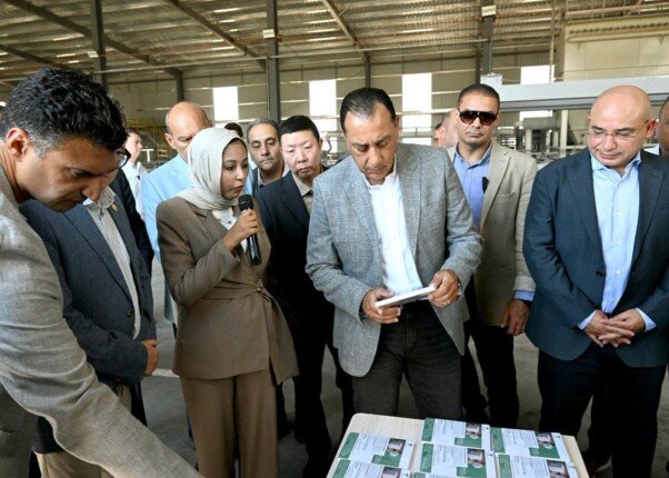باستثمارات 10 ملايين دولار.. رئيس الوزراء يفتتح مصنعا صينيا لإنتاج ألواح الجبس الورقية بالسخنة