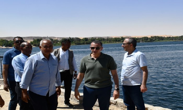 محافظ أسوان يتفقد تجهيز ملاعب البادل بحديقة مدكور أبو العز