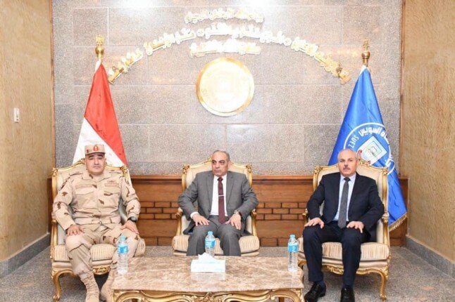 تسليم شهادات الإعفاء العسكري وكراسي متحركة لطلاب ذوي الهمم في جامعة قناة السويس