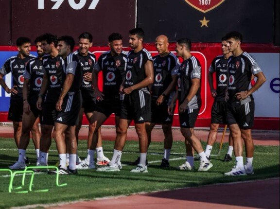 غياب مفاجئ في الأهلي قبل مواجهة المقاولون العرب بالدوري.. الكشف عن موقف مروان عطية