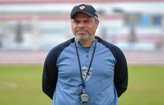معتمد جمال يوضح موقف مدافع الزمالك قبل مواجهة إيه إس بورت